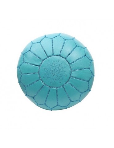 Modrý kožený pouf.