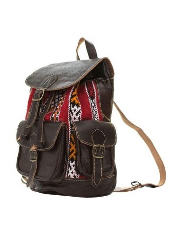 Kožený batoh a kilim