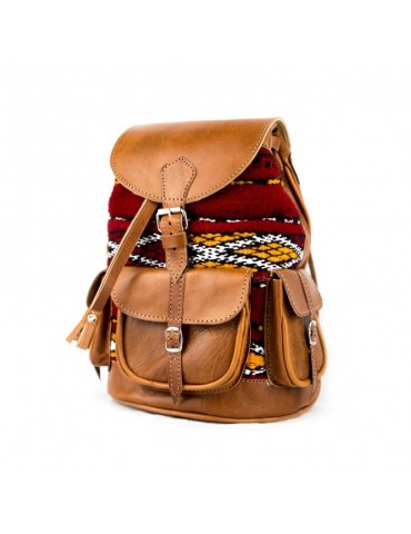 Mochila de cuero marrón y kilim