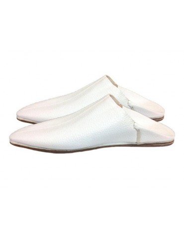Pointed white leather slipper