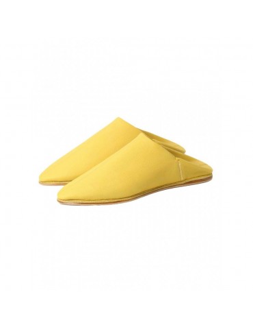 Pantuflas puntiagudas para hombre en piel color amarillo