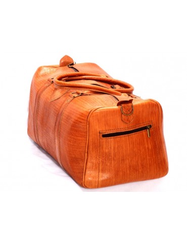 Resväska i naturläder med en modern och unik stil