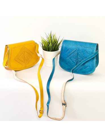 Två handgjorda naturliga läderväskor