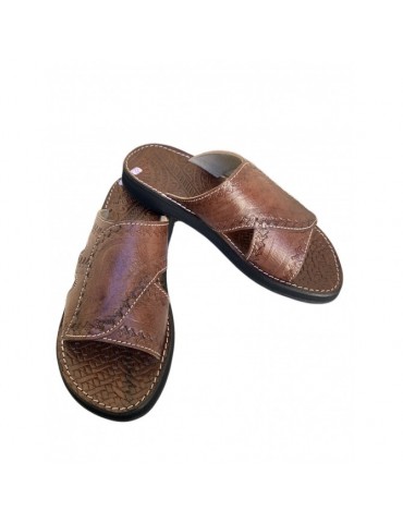 Sandal i ægte læder med en smuk finish