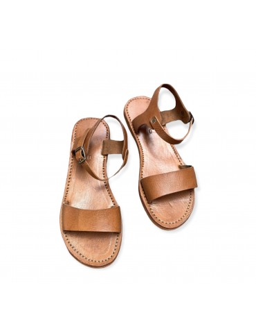 Handcrafted sandal in genuine leather